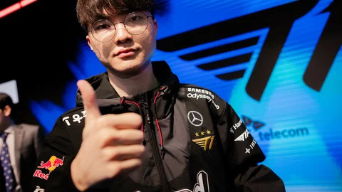Faker worlds 2023 thumbs up